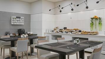 Se ofrece un desayuno bufé todos los días (por un coste adicional)