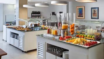 Petit déjeuner buffet servi tous les jours en supplément