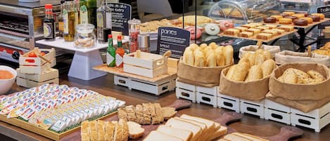 Buffet déjeuner servi tous les jours en supplément