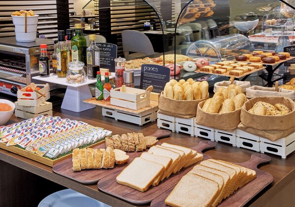 Daily buffet breakfast for a fee