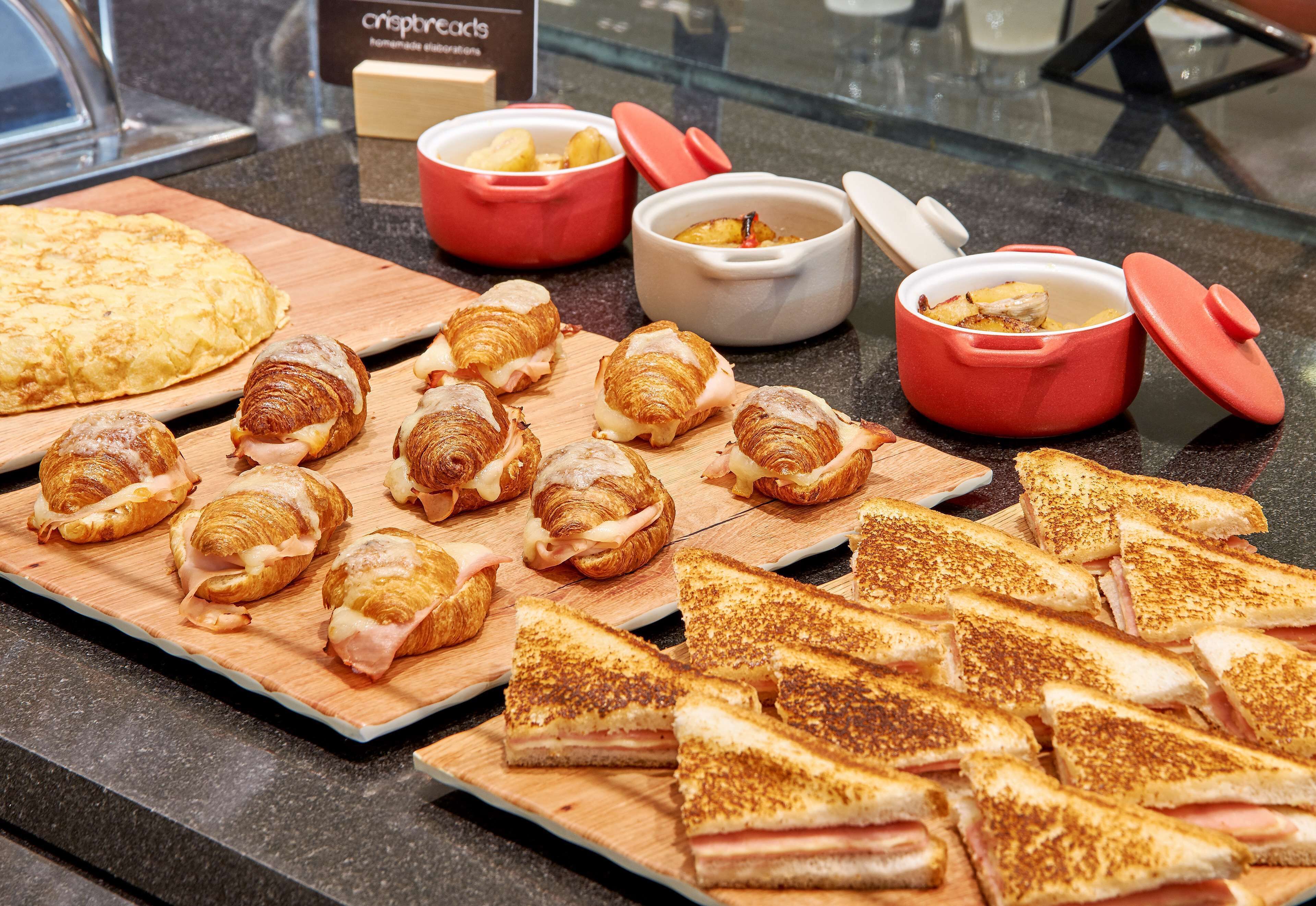 daily buffet breakfast for a fee