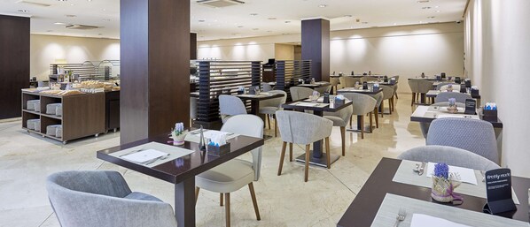 Tägliches Frühstücksbuffet gegen Gebühr