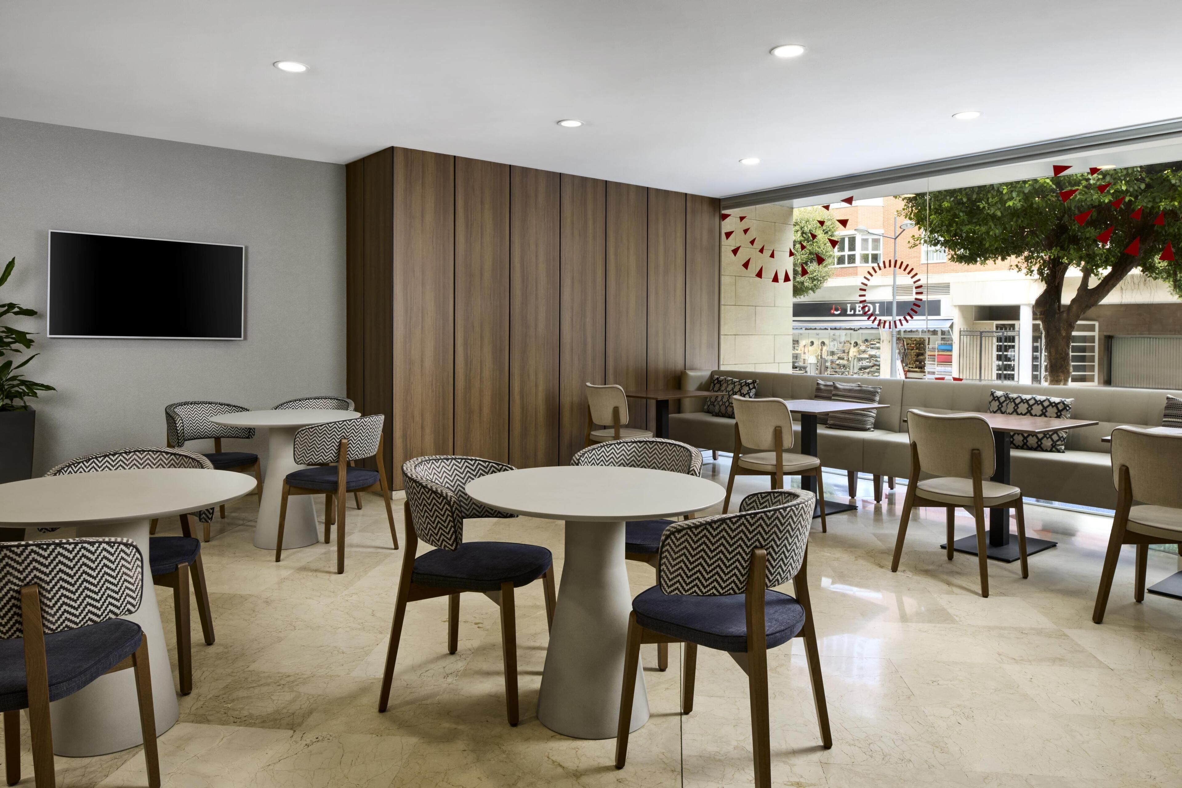 Daily buffet breakfast (EUR 14.9 per person)