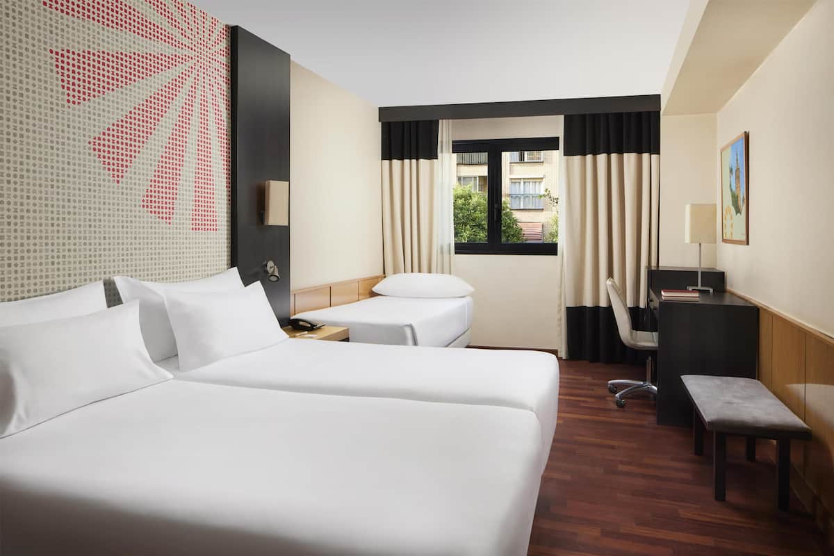 Standard Triple Room | Premium bedding, minibar, in-room safe, desk