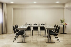 Premium bedding, minibar, in-room safe, individually furnished - iStay by NH Ciudad de Valencia Hotel (Valencia)