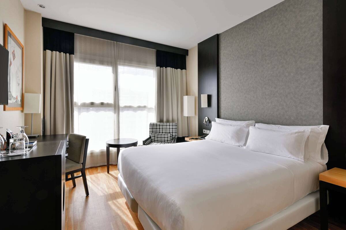 Premium bedding, minibar, in-room safe, desk