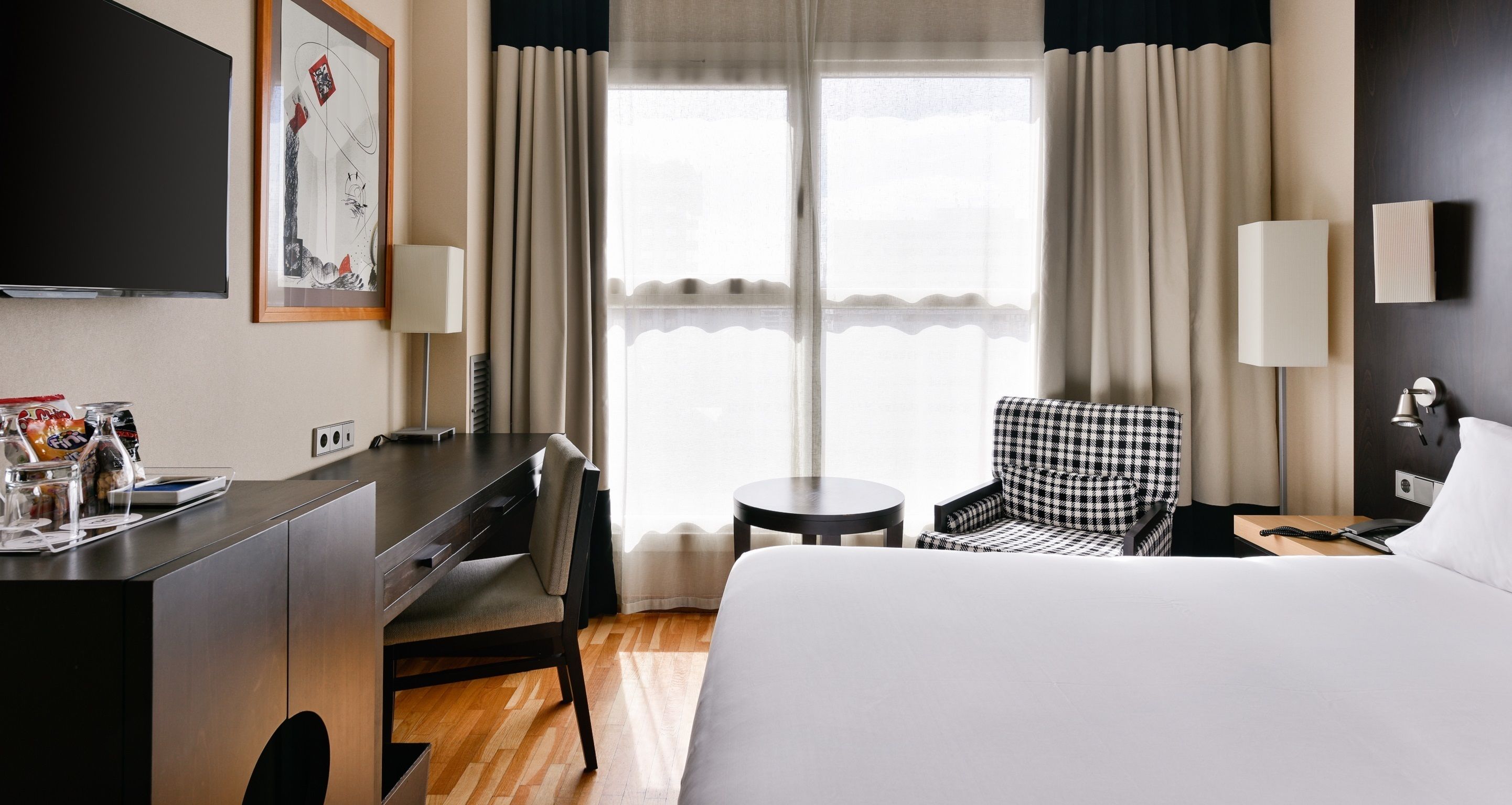 premium bedding, minibar, in-room safe, desk