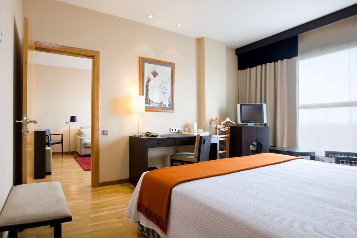 Premium bedding, minibar, in-room safe, desk