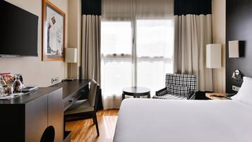 Sengetøy av topp kvalitet, minibar, safe på rommet og skrivebord