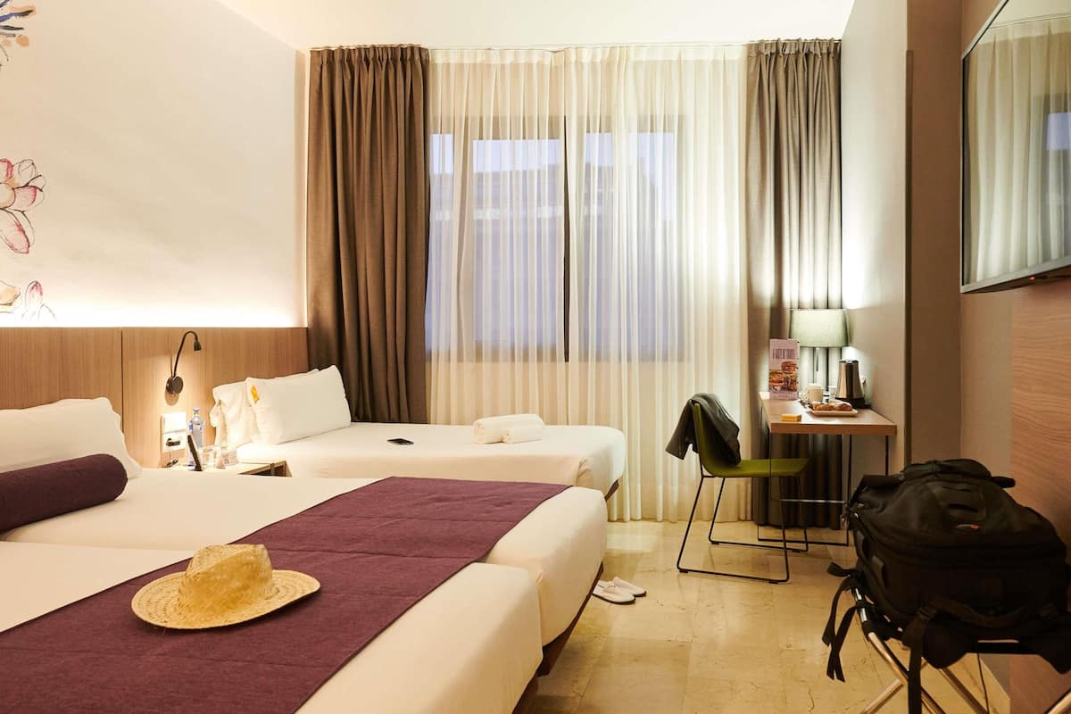 Chambre Standard, 3 lits une place