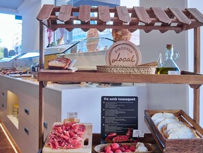 Daily local cuisine breakfast for a fee - Mercure Barcelona Condor (Barcelona)