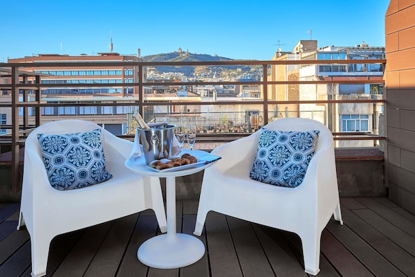 Superior Room, 1 Queen Bed, Terrace | Minibar, in-room safe, blackout drapes, soundproofing
