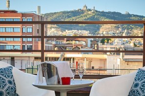 Quarto superior, 1 cama Queen, terraço | Vista do quarto
