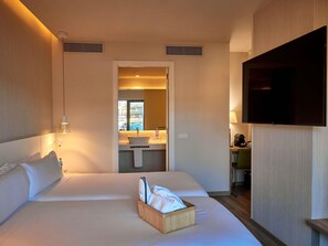 Minibar, in-room safe, blackout curtains, soundproofing - Mercure Barcelona Condor (Barcelona)
