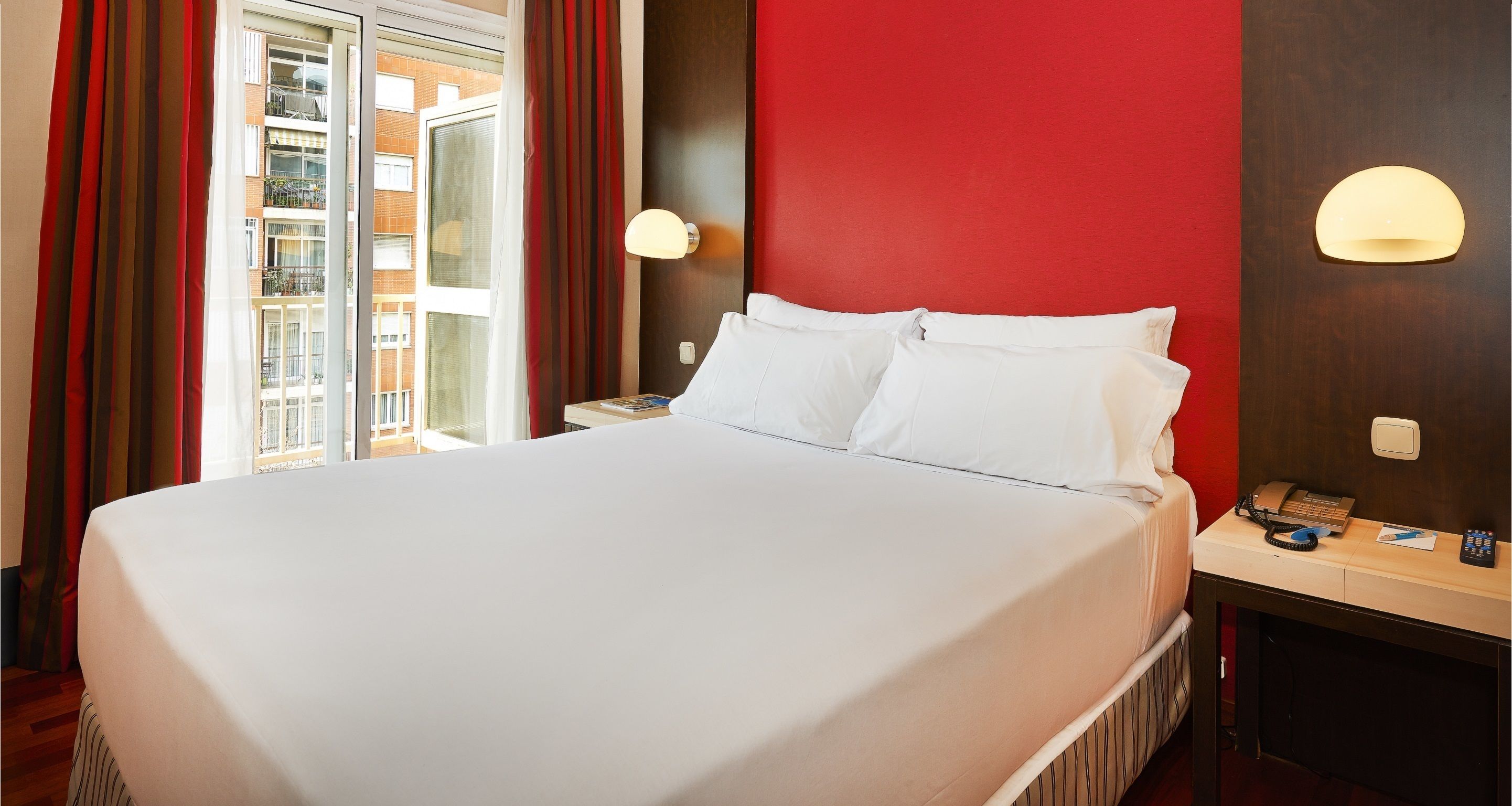 standard double room single use | minibar, in-room safe, desk, blackout curtains