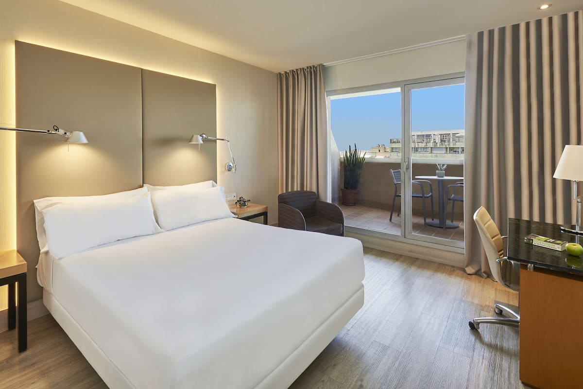 1 bedroom, premium bedding, minibar, in-room safe