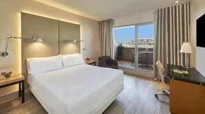1 bedroom, premium bedding, minibar, in-room safe