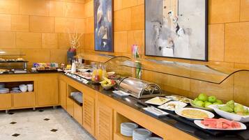 Esmorzar diari d'estil bufet (14 EUR per persona)