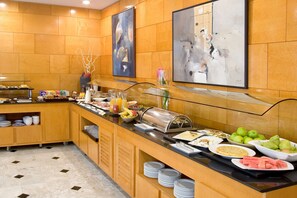 Bữa sáng buffet hàng ngày với phụ phí nhỏ 