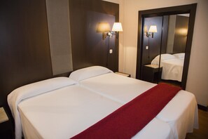 Twin Room | Minibar, in-room safe, desk, blackout drapes