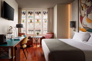 Superior Room, City View (Avani) | Minibar, in-room safe, desk, blackout drapes