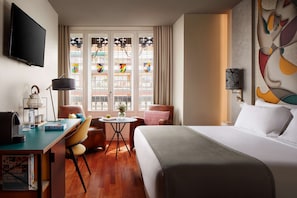 Superior Room, City View (Avani) | Minibar, in-room safe, desk, blackout drapes