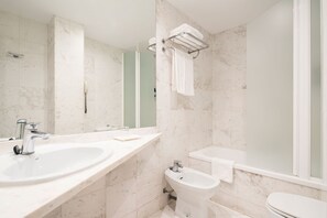 Deep-soaking bathtub, eco-friendly toiletries