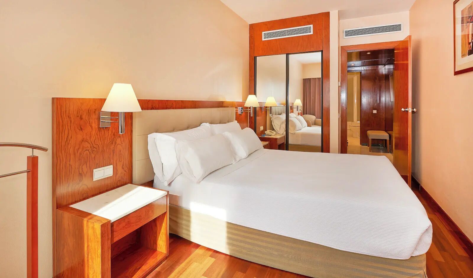 Camera Standard con letto matrimoniale o 2 letti singoli | 1 camera, biancheria da letto ipoallergenica, minibar