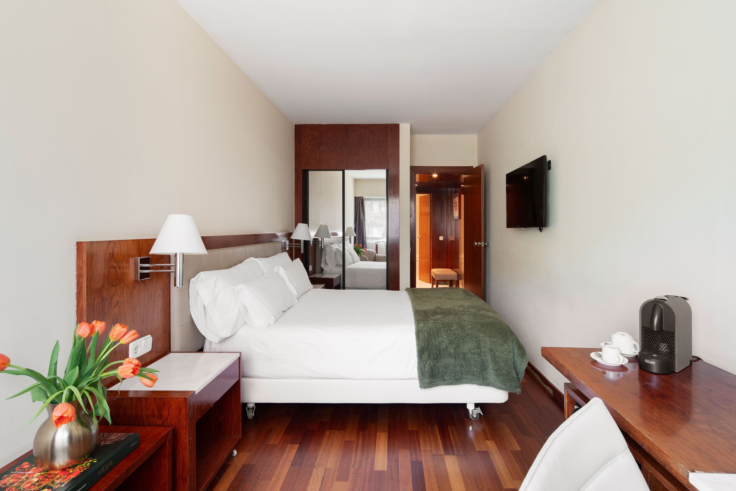 1 bedroom, hypo-allergenic bedding, minibar, in-room safe