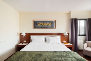 1 bedroom, hypo-allergenic bedding, minibar, in-room safe