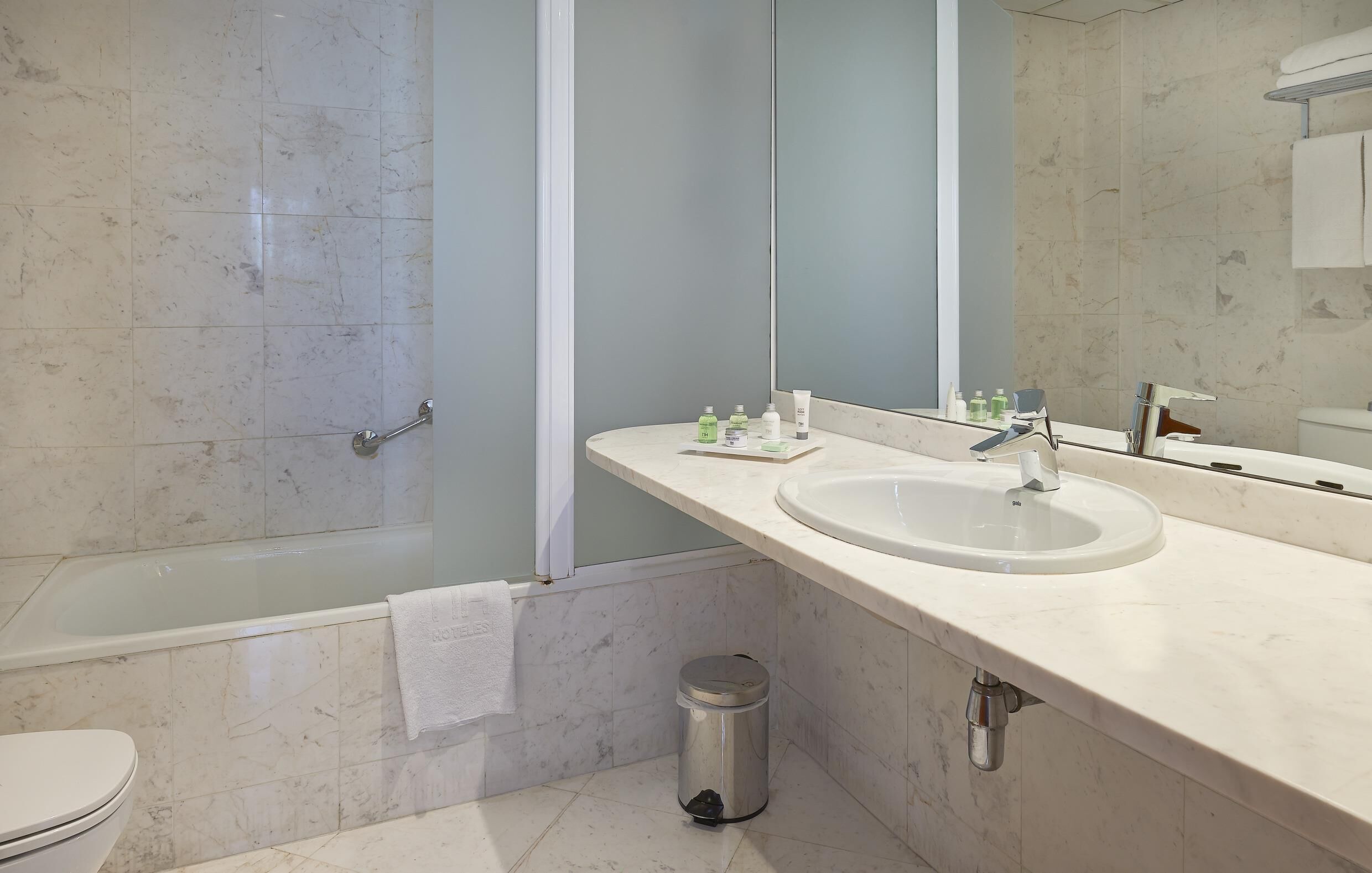 combined shower/bathtub, deep-soaking bathtub, eco-friendly toiletries