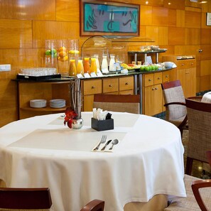 Daily buffet breakfast for a fee - NH Barcelona Entenza (Barcelona)