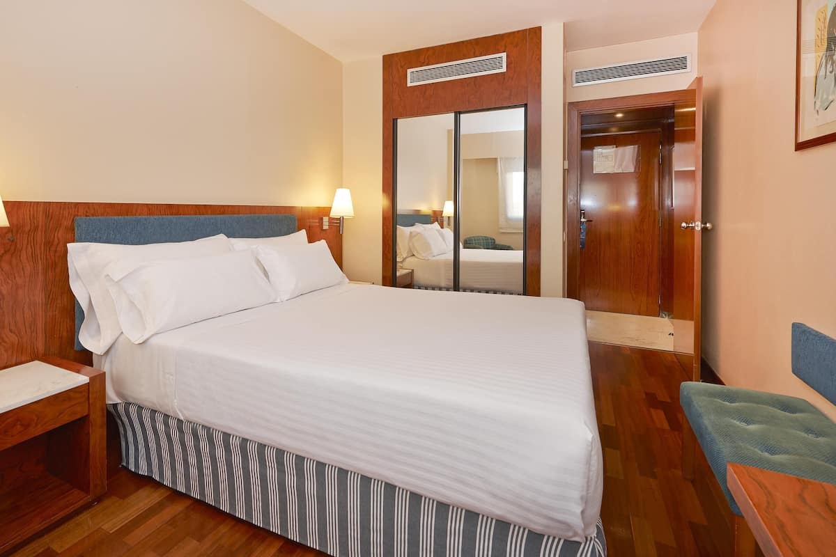 1 bilik tidur, peralatan tempat tidur hipoalergenik, bar mini