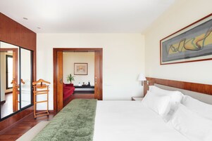 1 bedroom, hypo-allergenic bedding, minibar, in-room safe