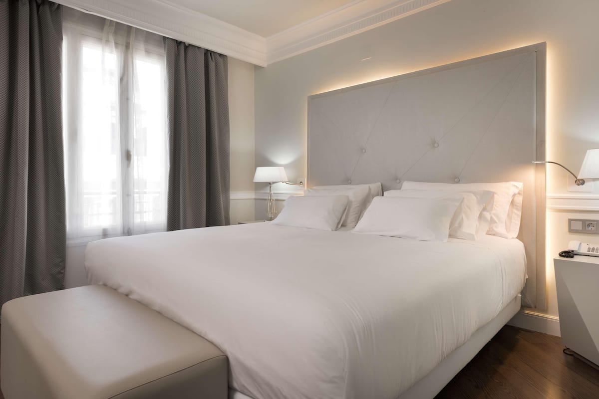 Premium bedding, minibar, in-room safe, desk