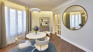 Premium bedding, minibar, in-room safe, desk