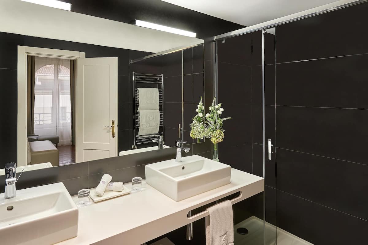 junior suite | bathroom | eco-friendly toiletries, hair dryer, bathrobes, bidet