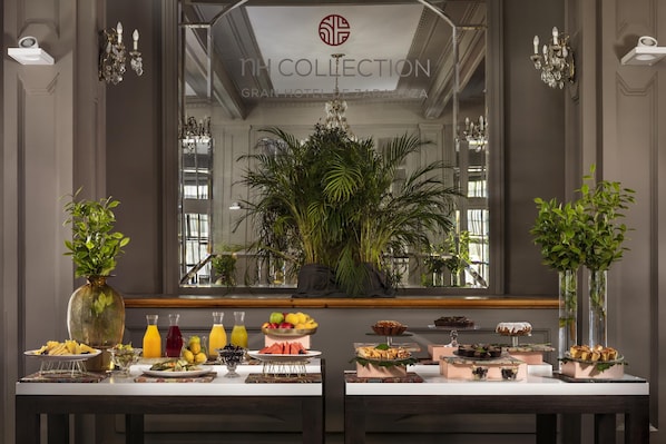 Daily buffet breakfast for a fee