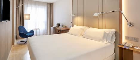 Minibar, una cassaforte in camera, una scrivania, tende oscuranti