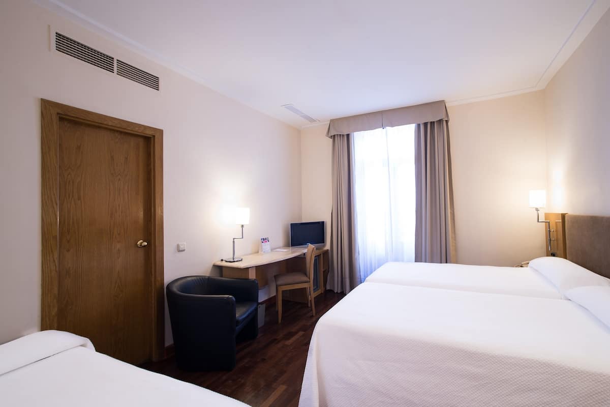 Triple Room | Premium bedding, minibar, in-room safe, desk