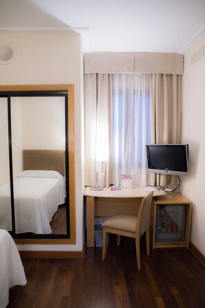 Single Room | Premium bedding, minibar, in-room safe, desk