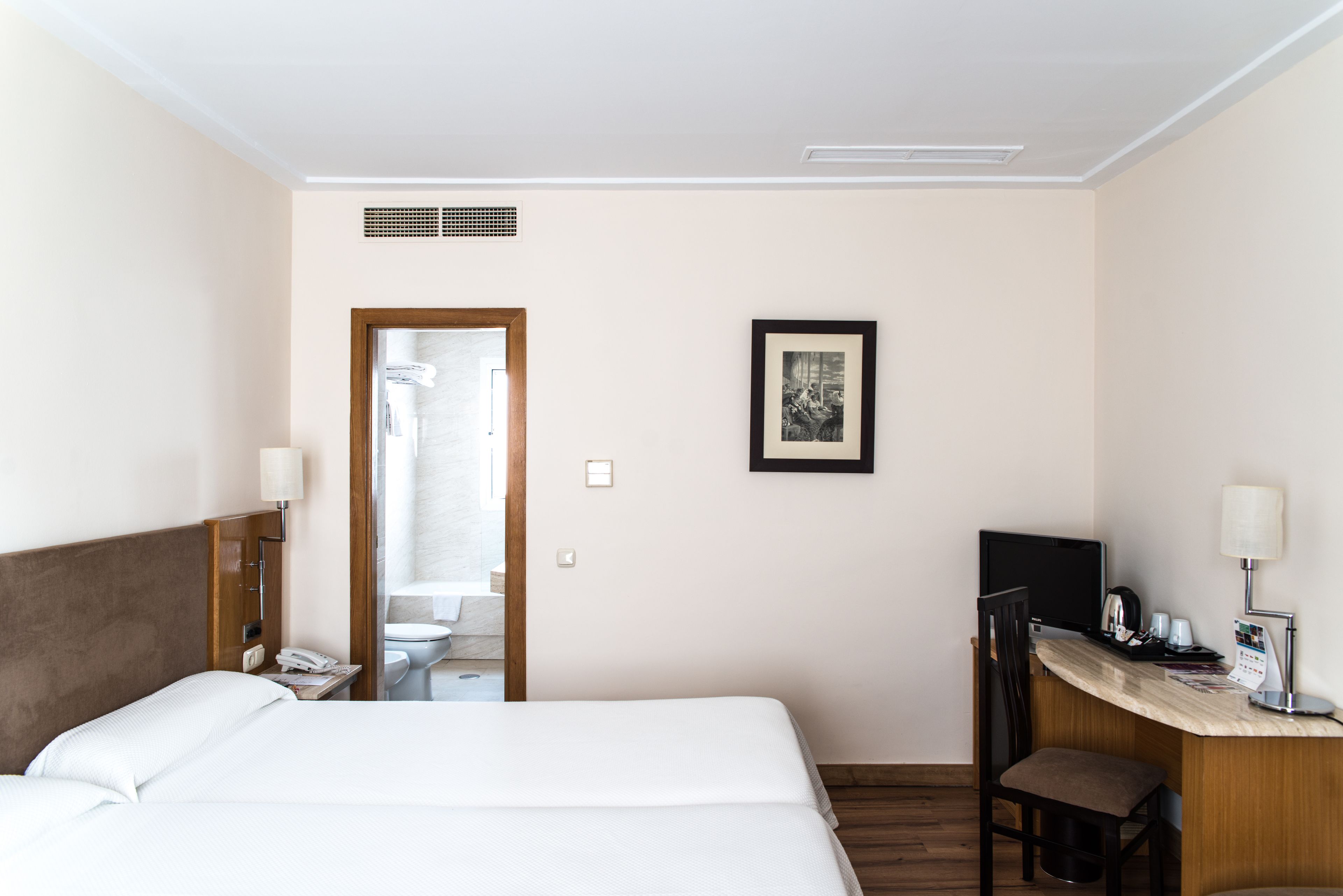 superior twin room, view (alhambra) | premium bedding, minibar, in-room safe, desk