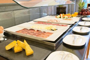 Daily buffet breakfast for a fee