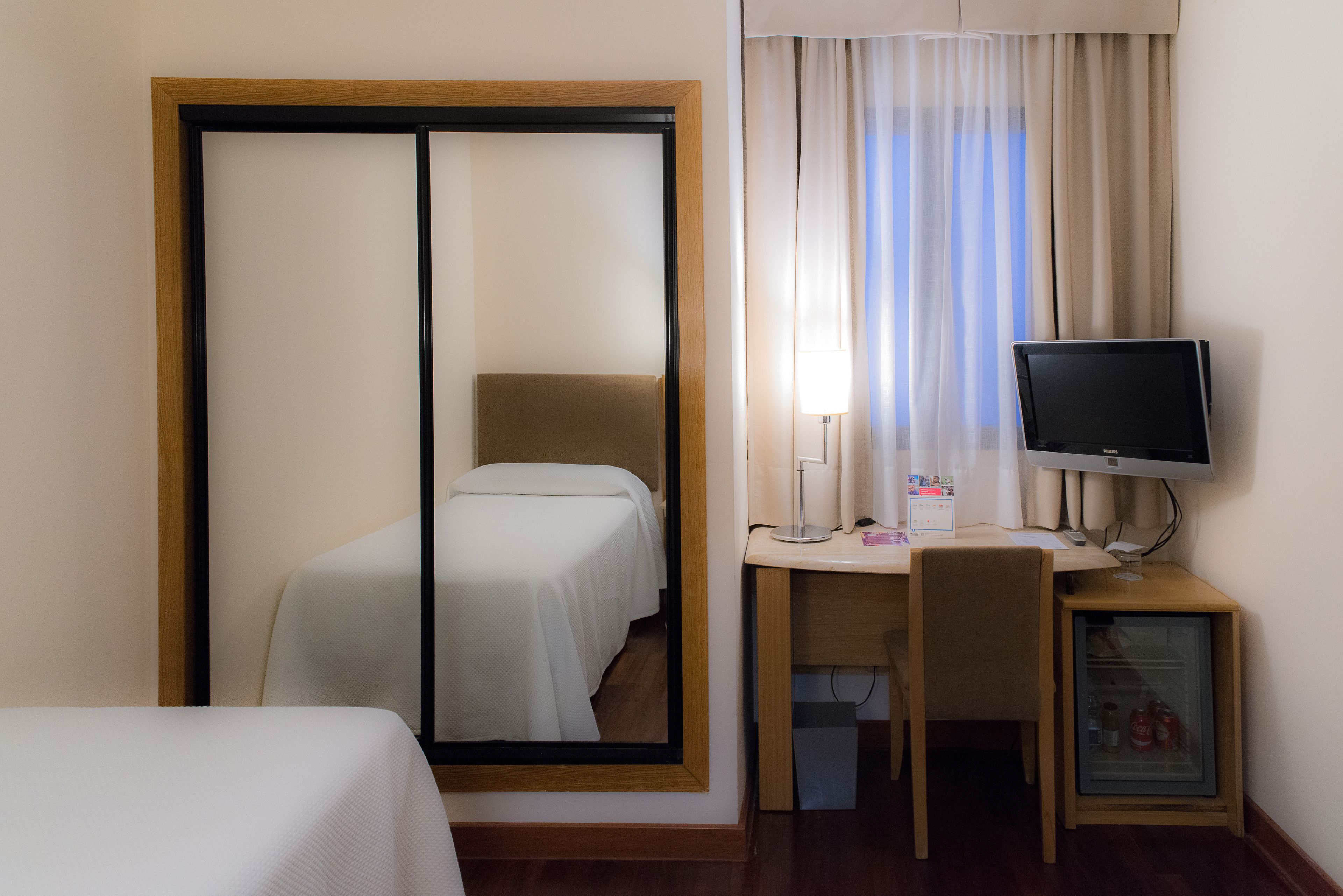 single room | premium bedding, minibar, in-room safe, desk