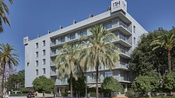 Select Comfort beds, minibar, in-room safe, desk