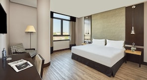 Minibar, in-room safe, desk, blackout curtains - NH Avenida Jerez (Jerez de la Frontera)