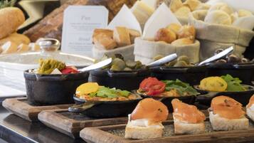 Daily buffet breakfast for a fee