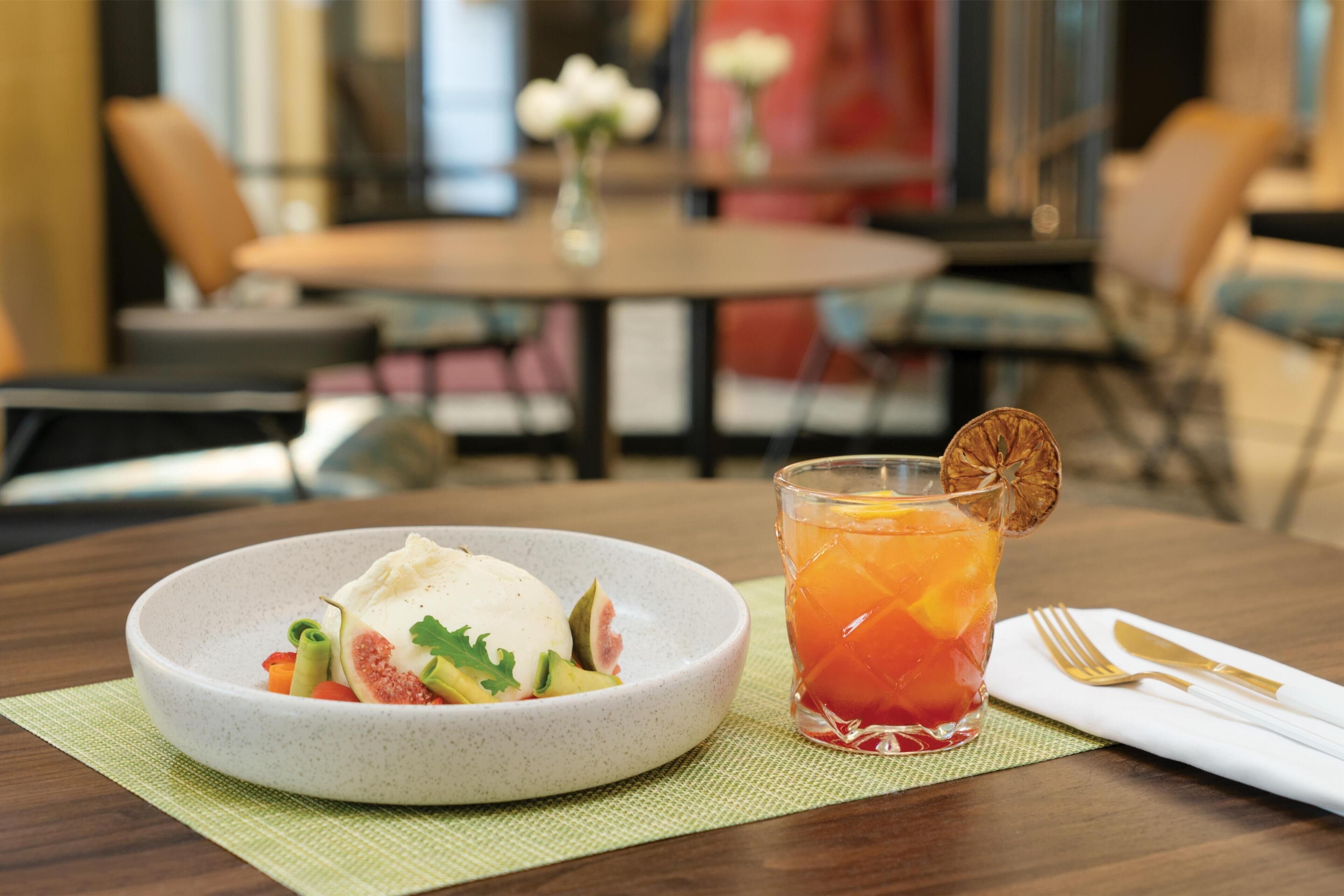 daily buffet breakfast for a fee