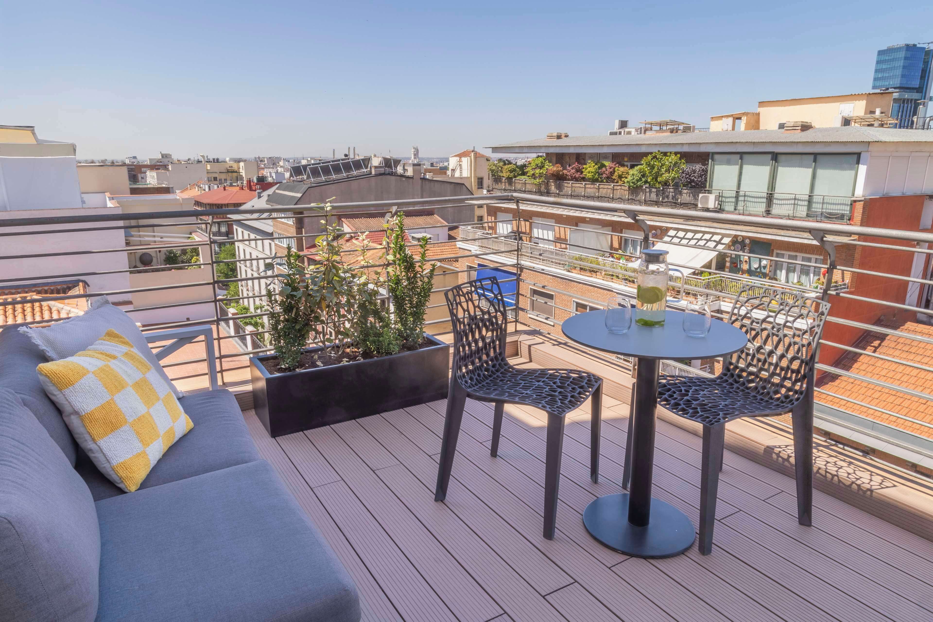 Standard Room, Terrace | Premium bedding, minibar, in-room safe, individually furnished