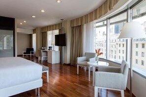 Superior Room, Corner (View)